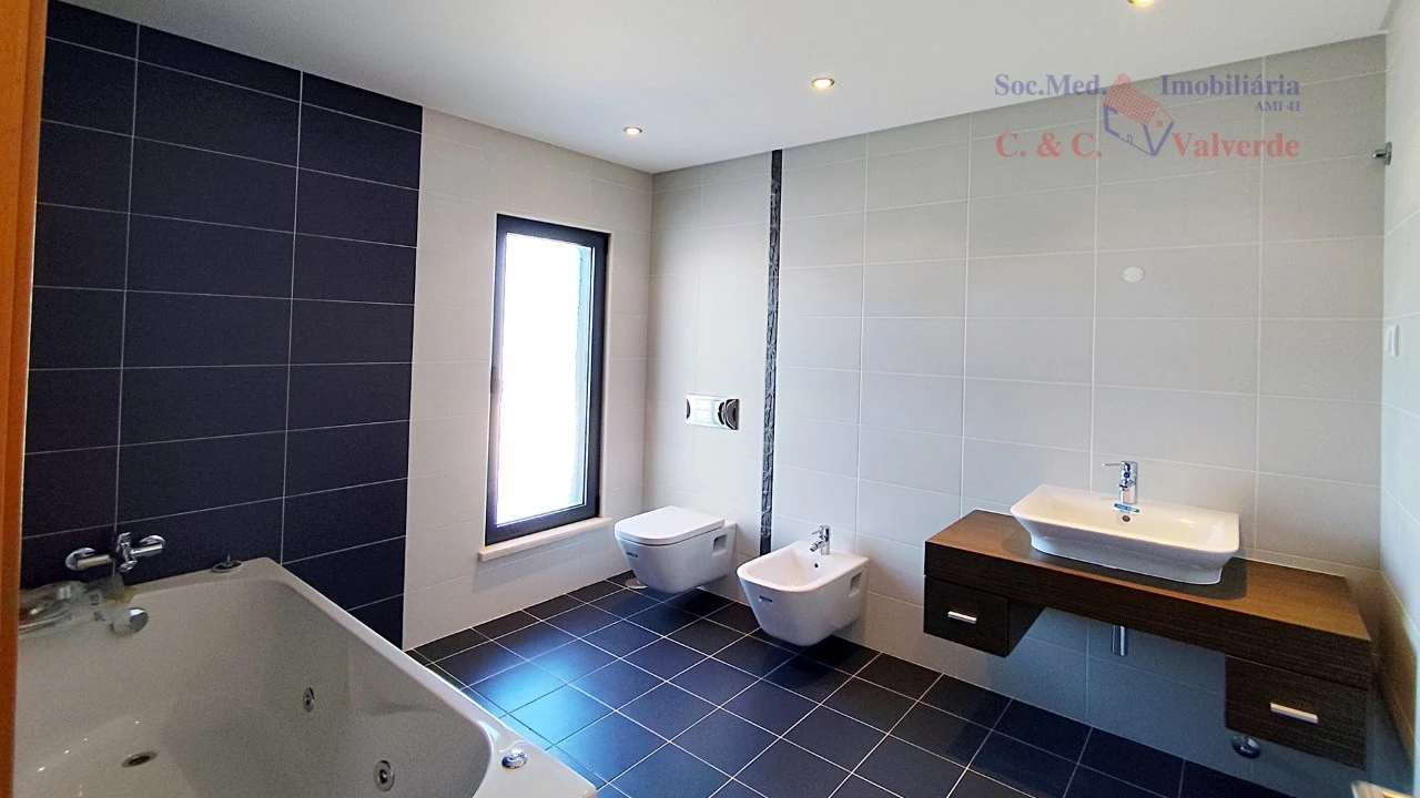 Moradia T4 para Venda em Silveira Foto 26