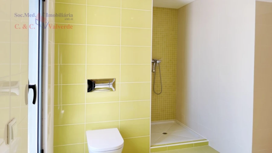 Moradia T4 para Venda em Silveira Foto 23