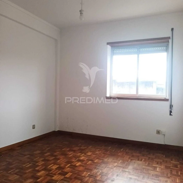 Apartamento T2 para Venda em Santo Antonio dos Olivais Foto 12