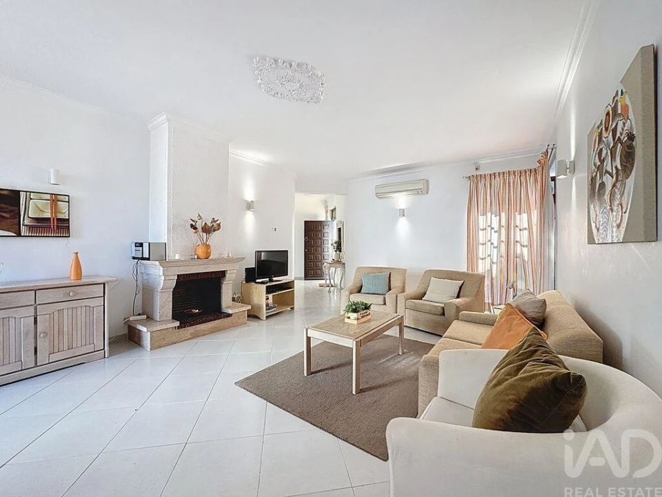 Moradia T3 para Arrendamento em Almancil Foto 3