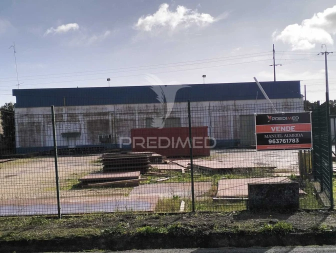 Armazém para Venda em Vale de Santarem Foto 1