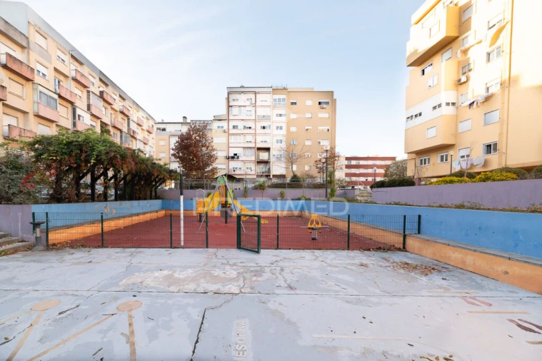 Apartamento T2 para Venda em Pontinha e Famões Foto 17