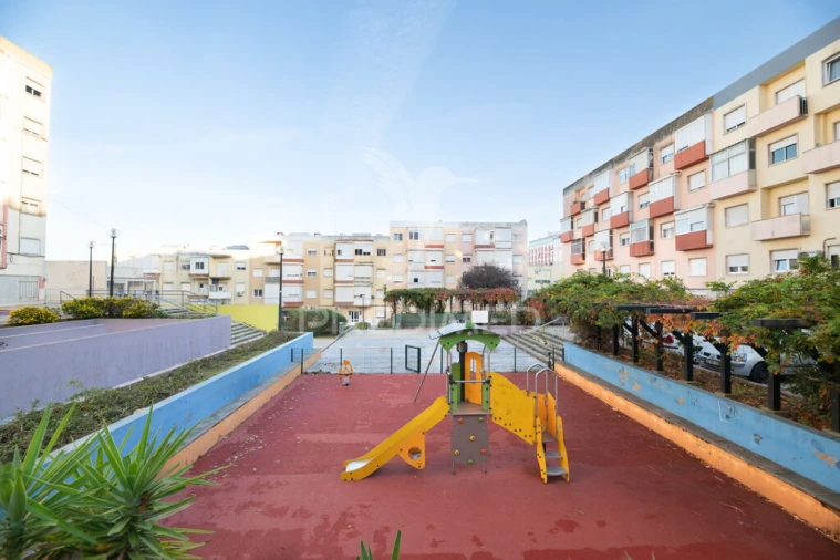 Apartamento T2 para Venda em Pontinha e Famões Foto 19