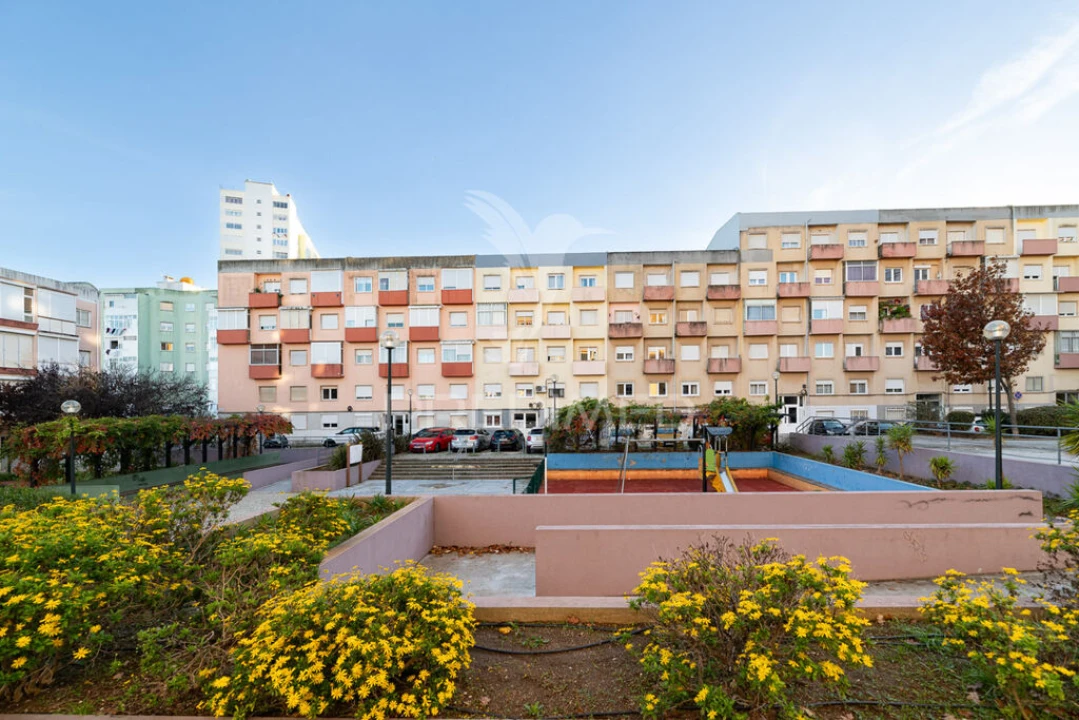 Apartamento T2 para Venda em Pontinha e Famões Foto 18