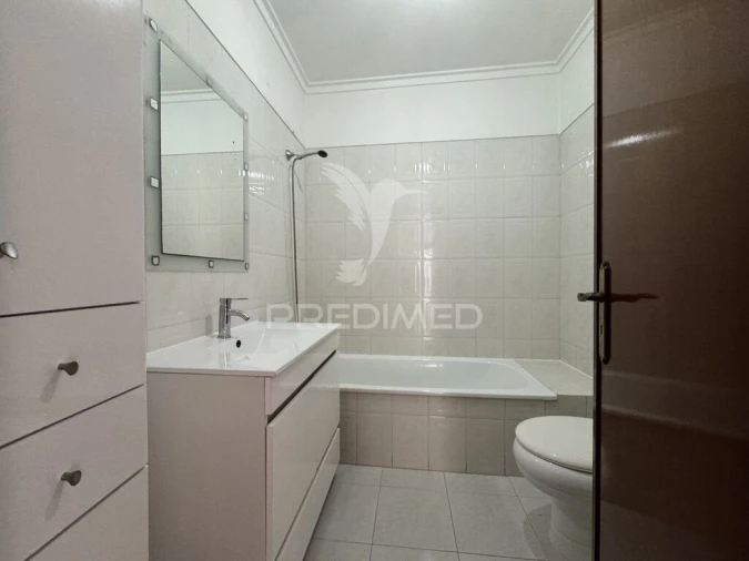 Apartamento T2 para Venda em Algueirão-Mem Martins Foto 5