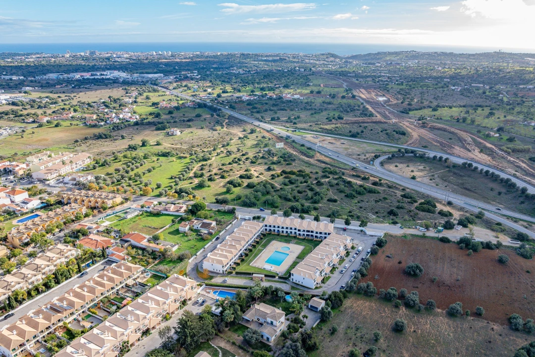 Moradia T3 para Venda em Ferreiras Foto 2