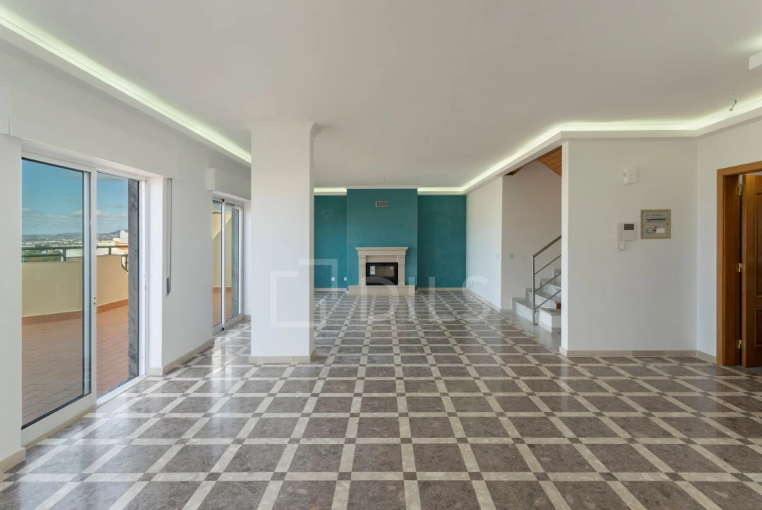 Apartamento T4 para Venda em Faro (Sé e São Pedro) Foto 3