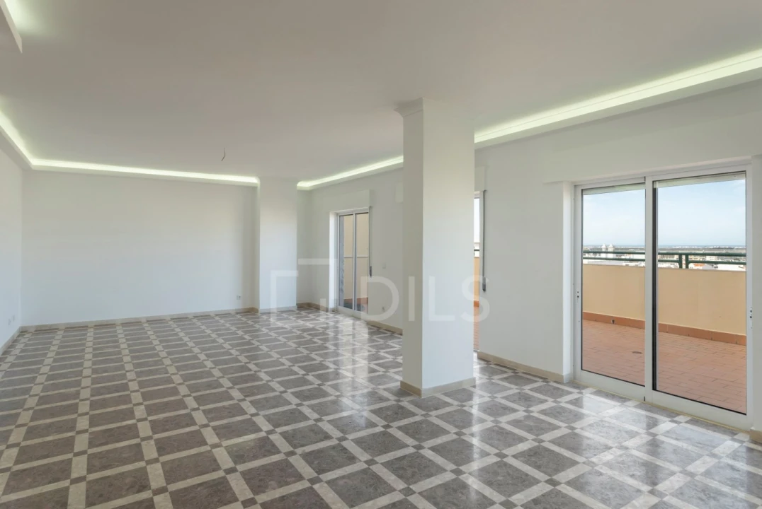 Apartamento T4 para Venda em Faro (Sé e São Pedro) Foto 4