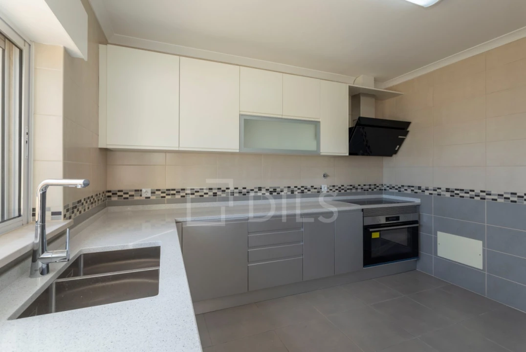 Apartamento T4 para Venda em Faro (Sé e São Pedro) Foto 6