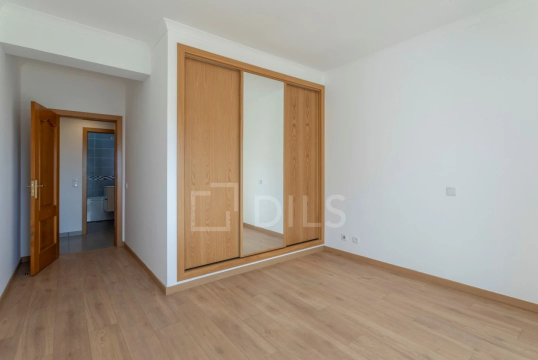 Apartamento T4 para Venda em Faro (Sé e São Pedro) Foto 9