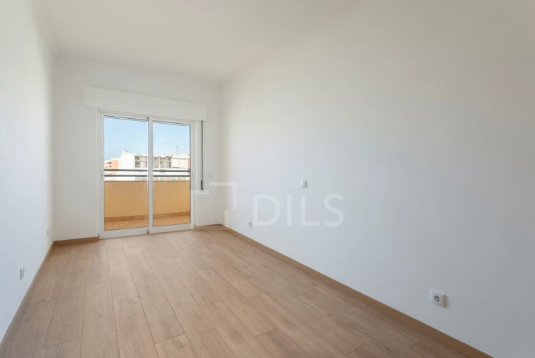 Apartamento T4 para Venda em Faro (Sé e São Pedro) Foto 25