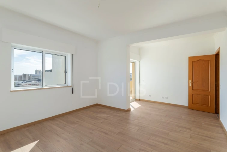 Apartamento T4 para Venda em Faro (Sé e São Pedro) Foto 7