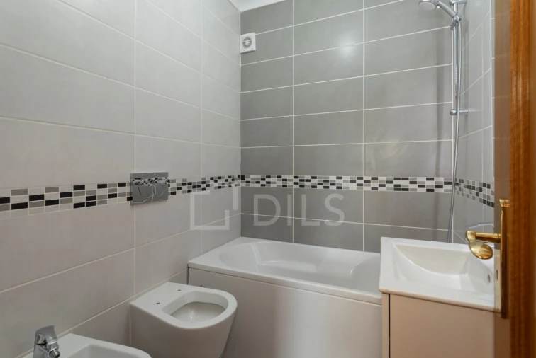 Apartamento T4 para Venda em Faro (Sé e São Pedro) Foto 12