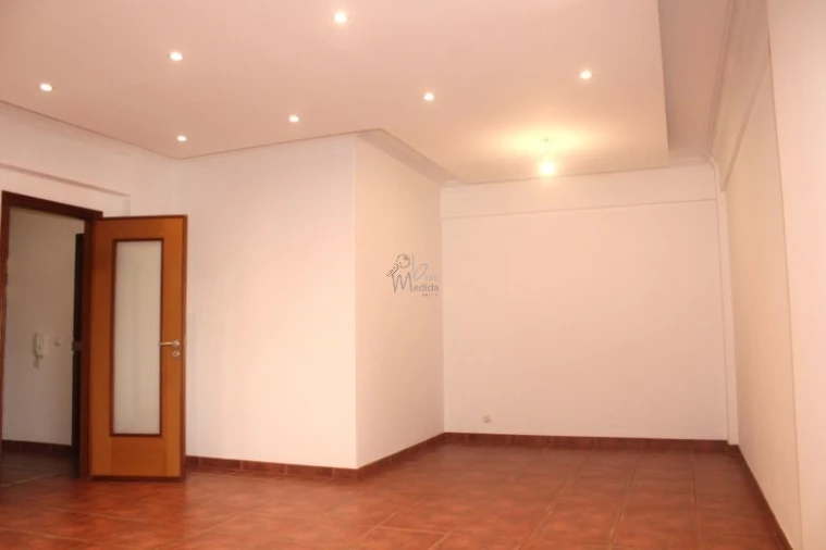 Apartamento T2 para Venda em Odivelas Foto 9