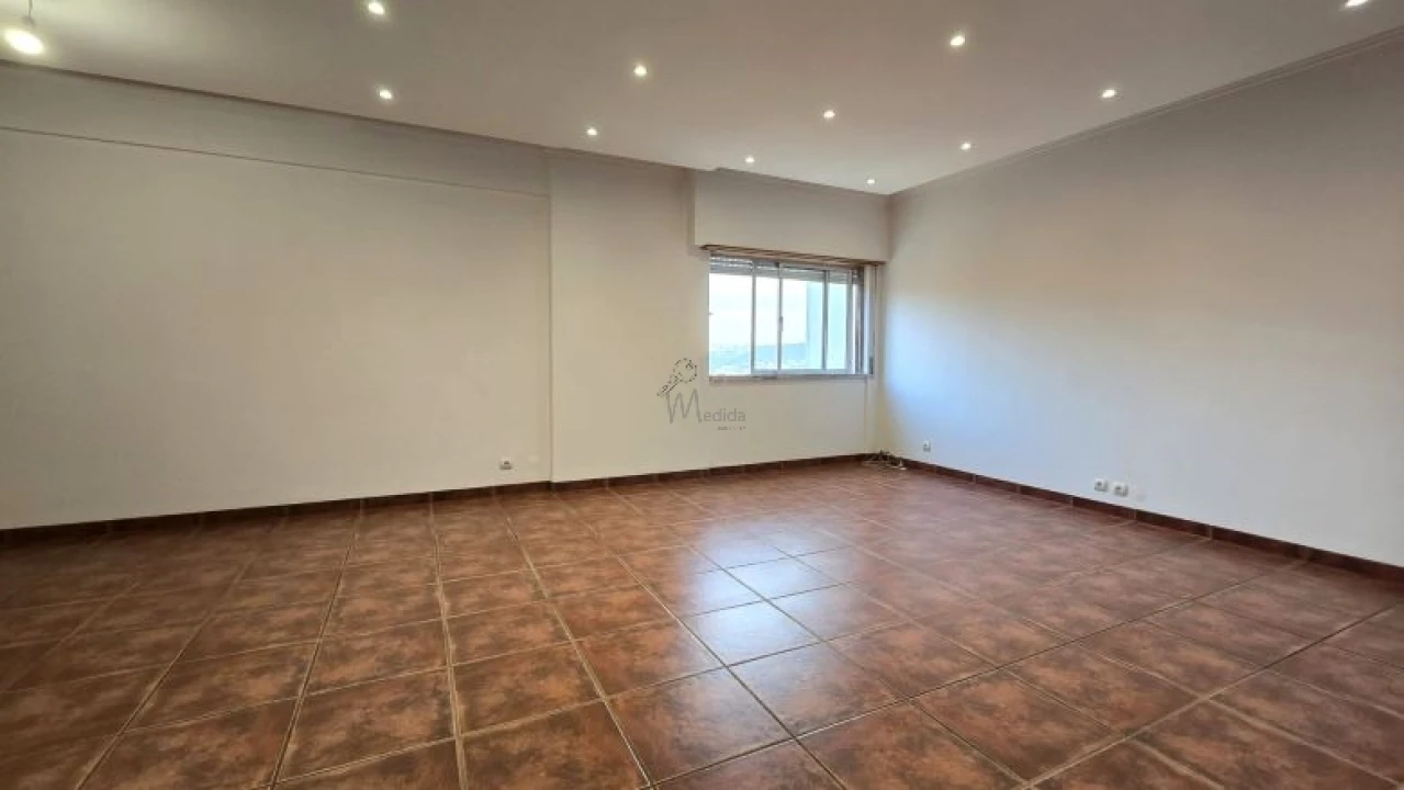 Apartamento T2 para Venda em Odivelas Foto 11