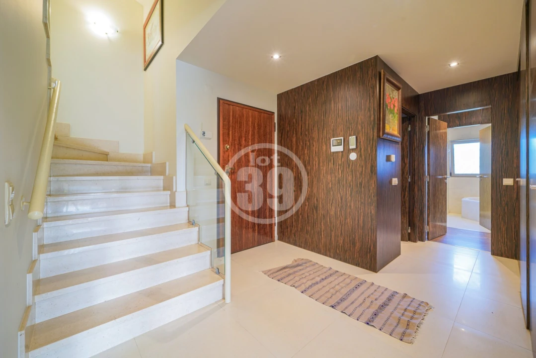 Moradia T5 para Venda em Guia Foto 4