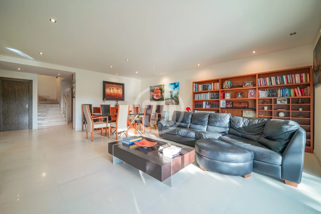 Moradia T5 para Venda em Guia Foto 12