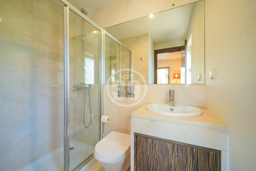 Moradia T5 para Venda em Guia Foto 22