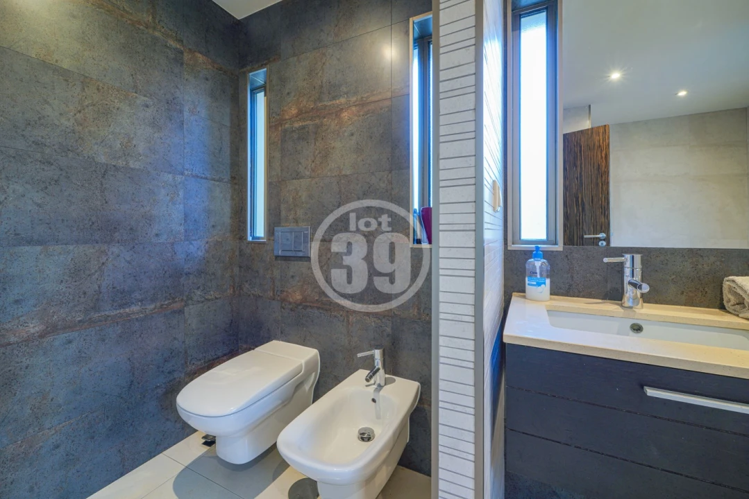 Moradia T5 para Venda em Guia Foto 26