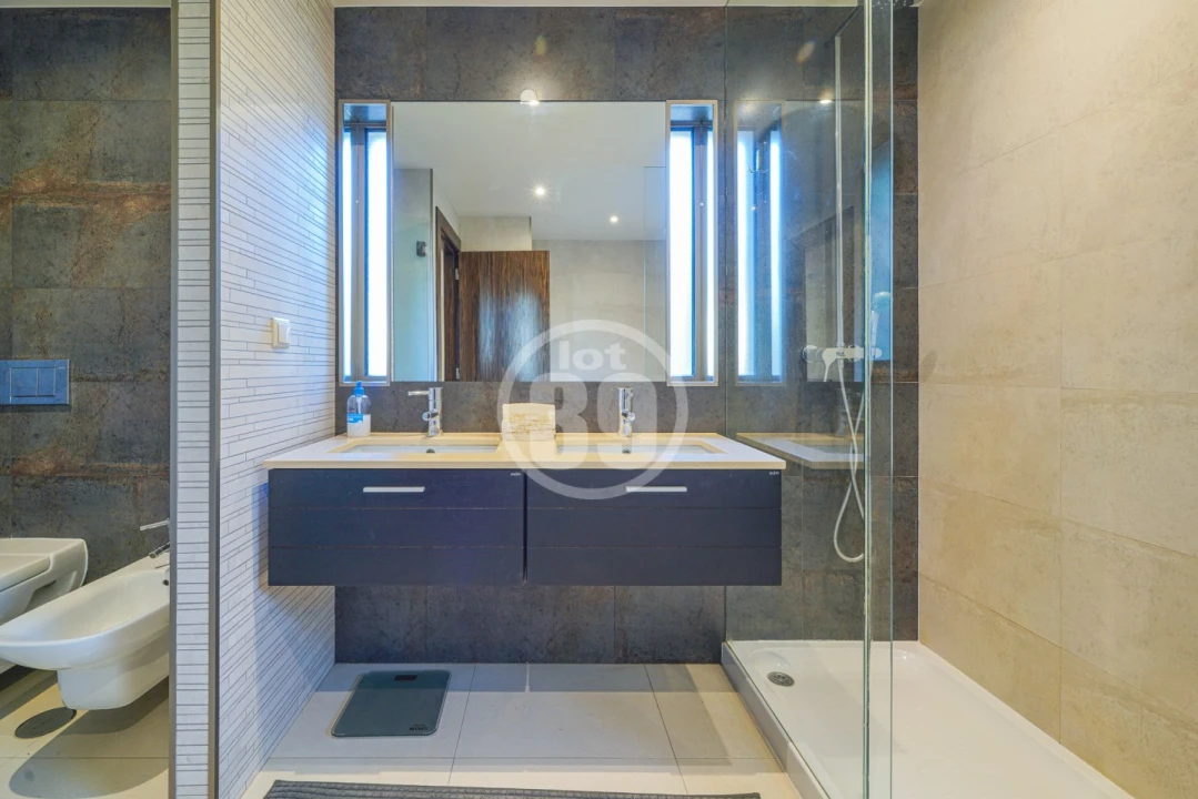 Moradia T5 para Venda em Guia Foto 27