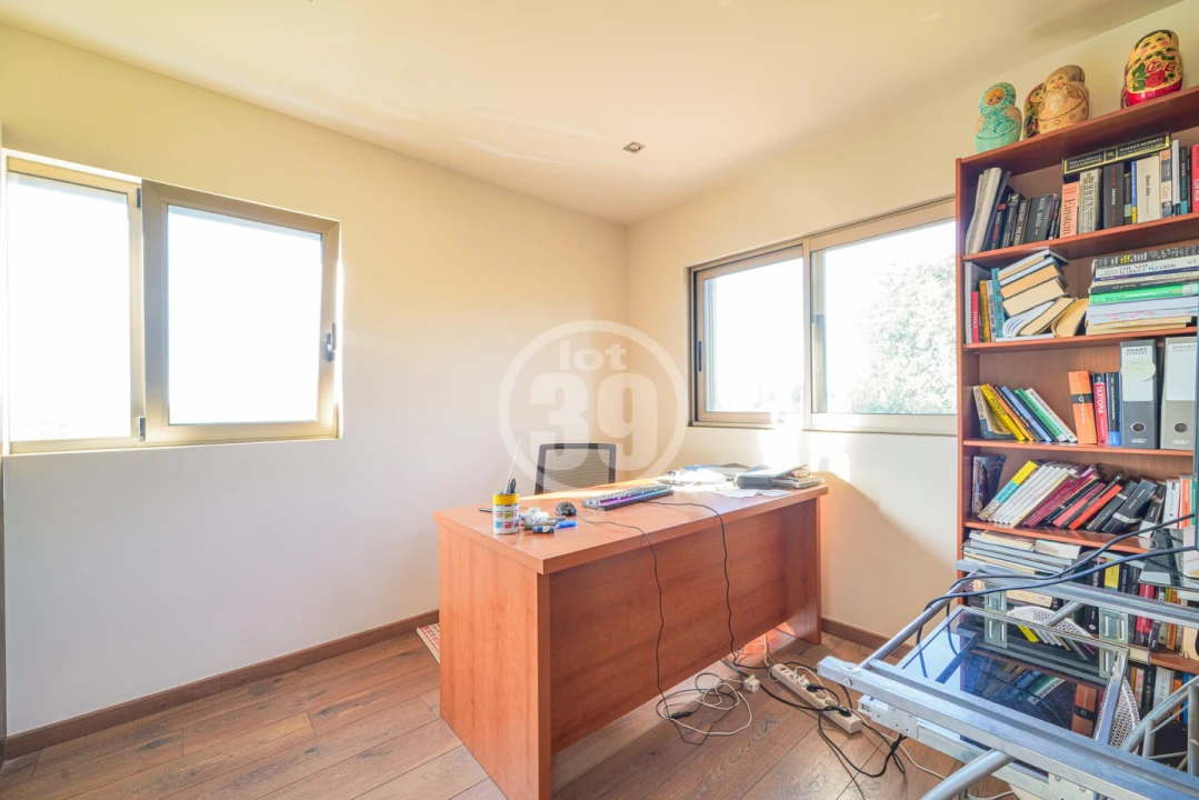 Moradia T5 para Venda em Guia Foto 29