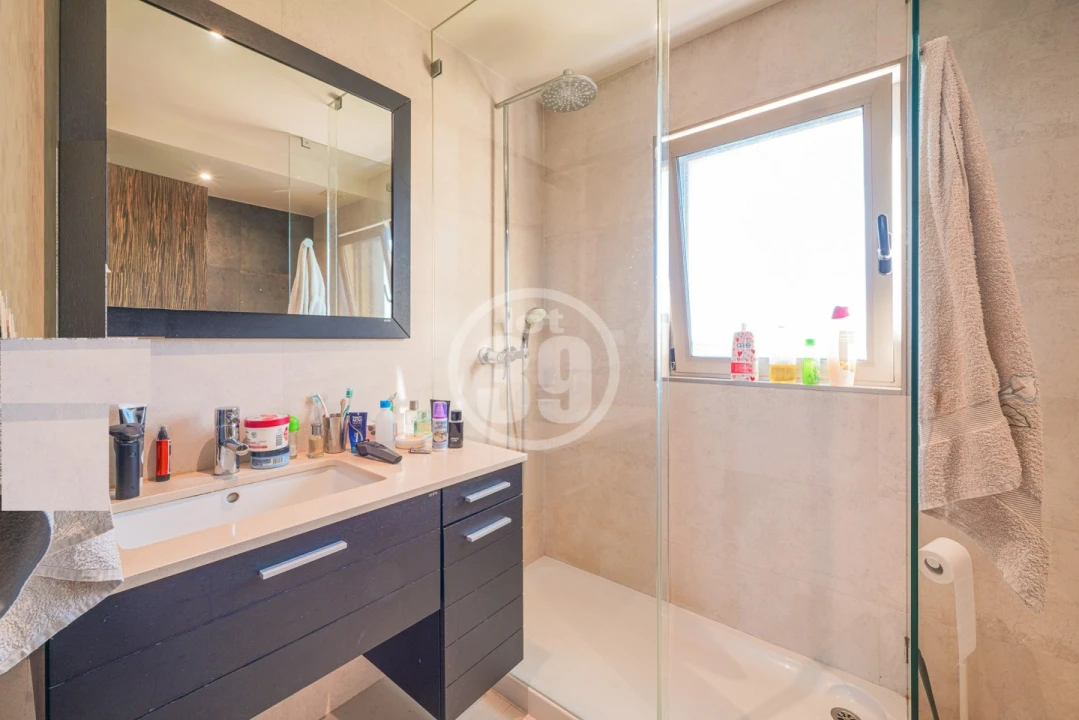 Moradia T5 para Venda em Guia Foto 30