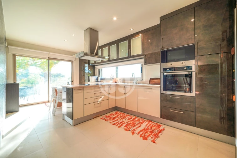 Moradia T5 para Venda em Guia Foto 15