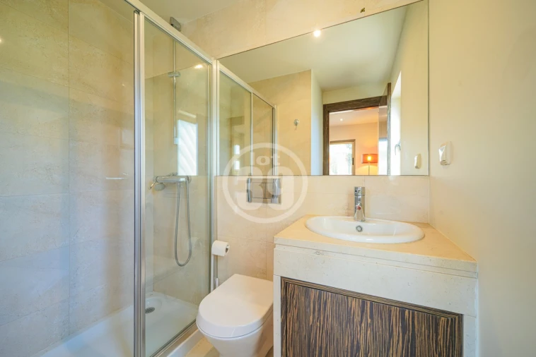 Moradia T5 para Venda em Guia Foto 22