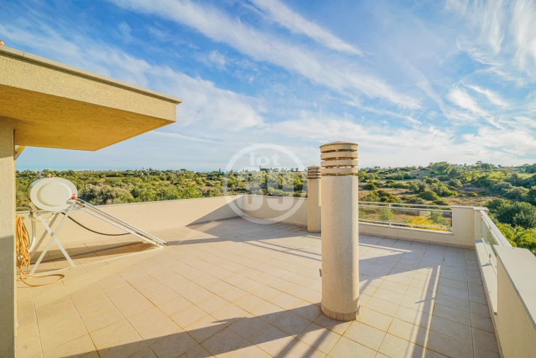 Moradia T5 para Venda em Guia Foto 37