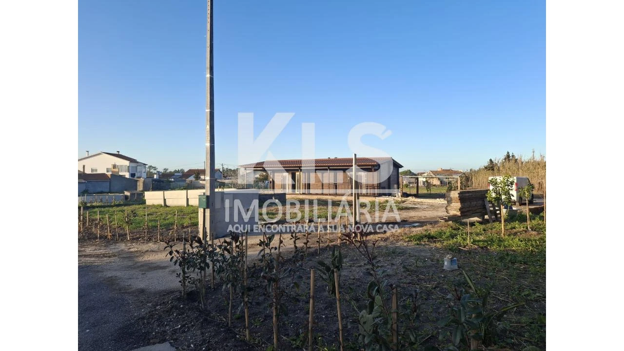 Moradia T2 para Venda em Lavos Foto 6