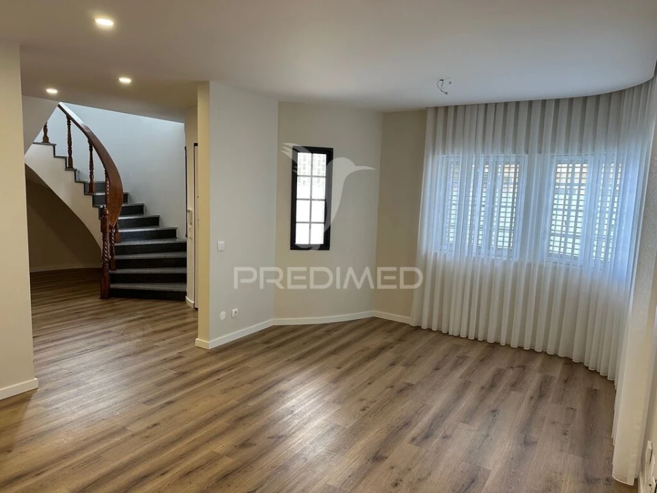 Moradia T4 para Venda em Fernao Ferro Foto 16