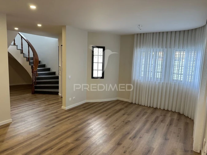 Moradia T4 para Venda em Fernao Ferro Foto 16