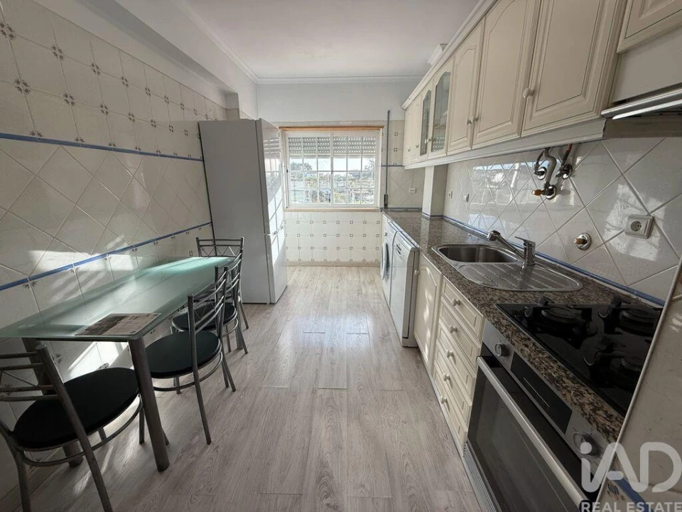 Apartamento T2 para Venda em Fernao Ferro Foto 3