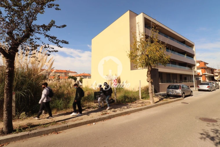Terreno P/ Prédio para Venda em Espinho Foto 1