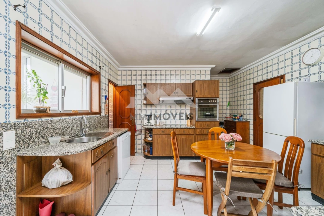 Moradia T5 para Venda em Nogueira e Silva Escura Foto 7