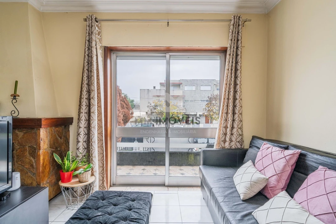 Moradia T5 para Venda em Nogueira e Silva Escura Foto 11