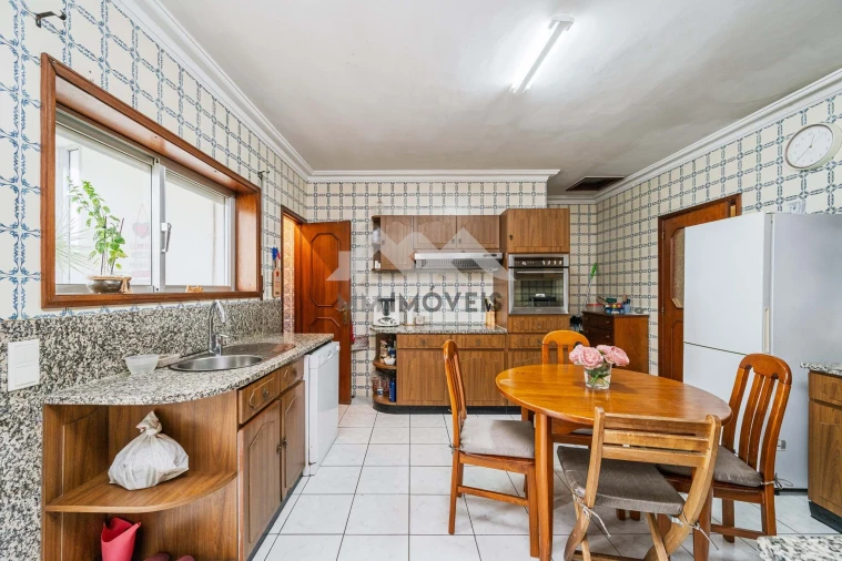 Moradia T5 para Venda em Nogueira e Silva Escura Foto 7