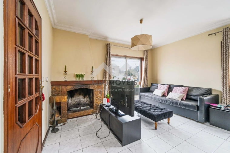 Moradia T5 para Venda em Nogueira e Silva Escura Foto 4