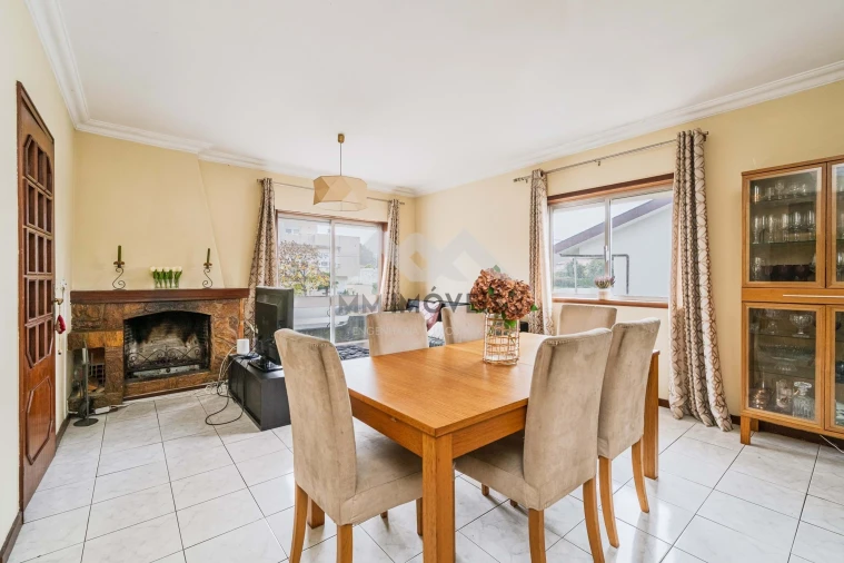 Moradia T5 para Venda em Nogueira e Silva Escura Foto 2