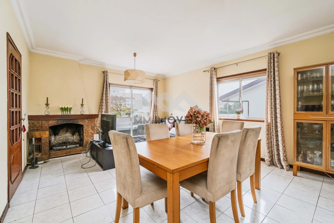 Moradia T5 para Venda em Nogueira e Silva Escura Foto 2