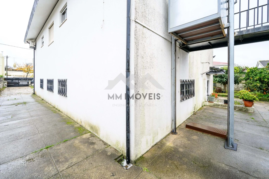 Moradia T5 para Venda em Nogueira e Silva Escura Foto 37