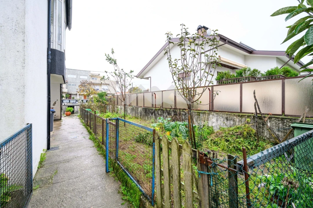 Moradia T5 para Venda em Nogueira e Silva Escura Foto 33