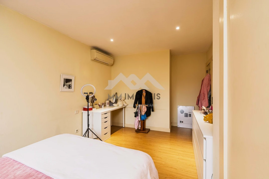 Moradia T5 para Venda em Nogueira e Silva Escura Foto 15