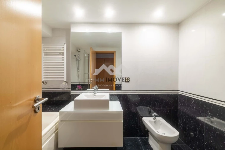 Apartamento T5 para Venda em Matosinhos e Leça da Palmeira Foto 30