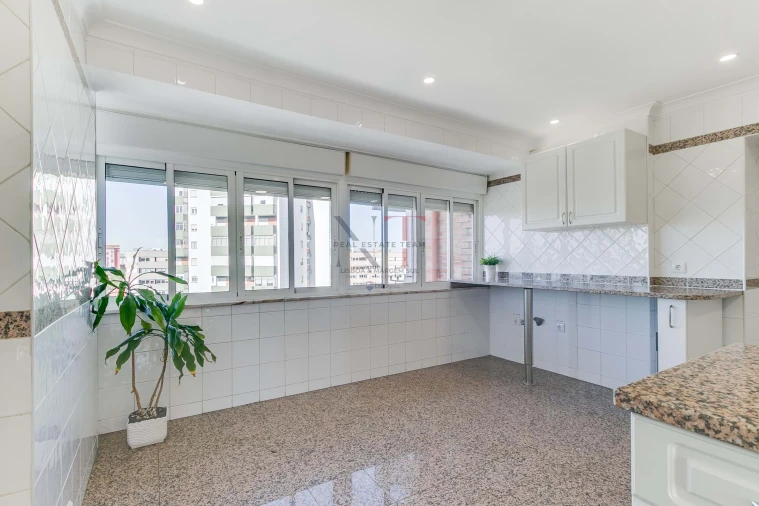 Apartamento T4 para Venda em Olivais Foto 3