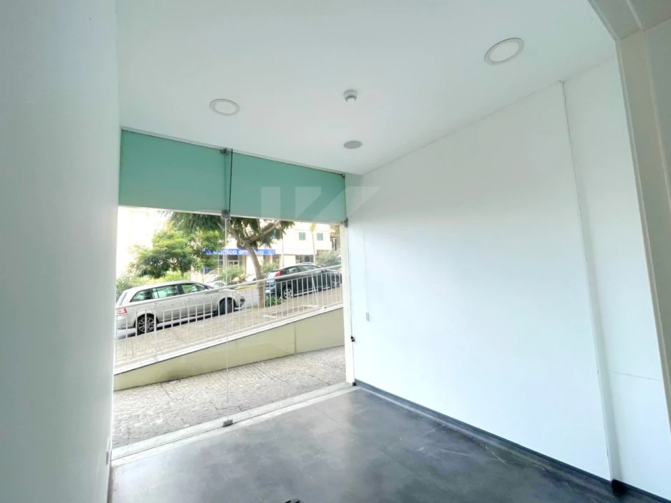 Loja para Arrendamento em São Martinho Foto 11