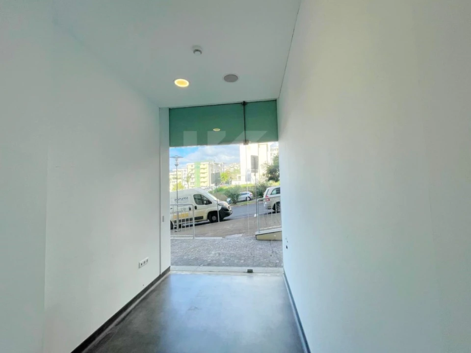 Loja para Arrendamento em São Martinho Foto 13