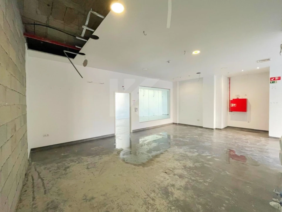 Loja para Arrendamento em São Martinho Foto 4