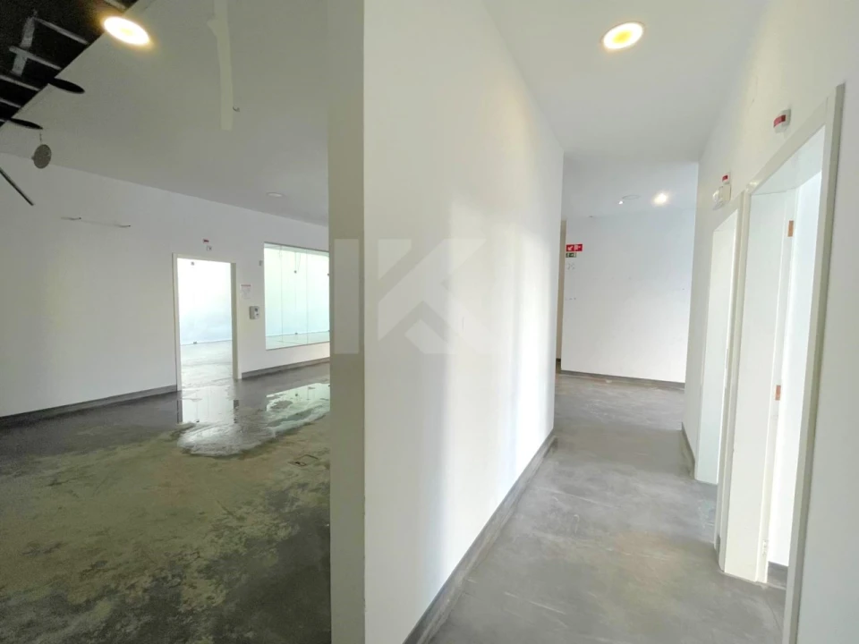 Loja para Arrendamento em São Martinho Foto 7