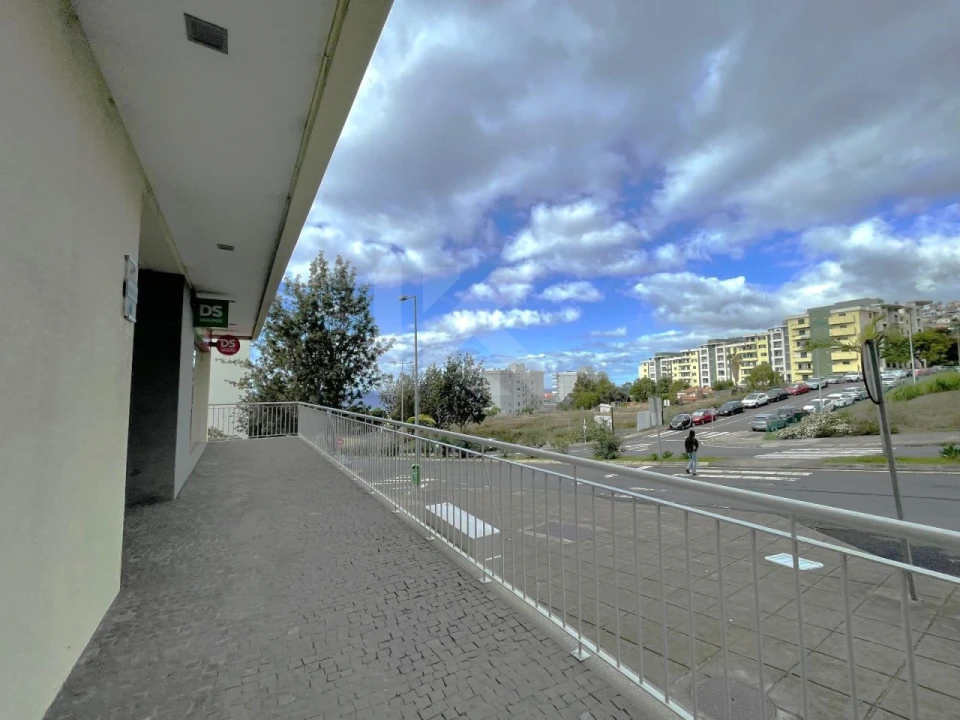 Loja para Arrendamento em São Martinho Foto 17